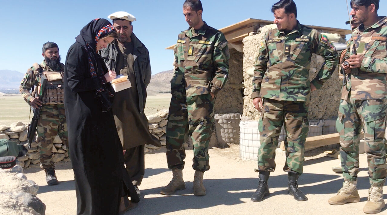 Kriegs- und Krisenregionen sind ihr Schwerpunkt: Die Journalistin und Fotografin Stefanie Glinski berichtet aktuell aus Afghanistan und der Ukraine.